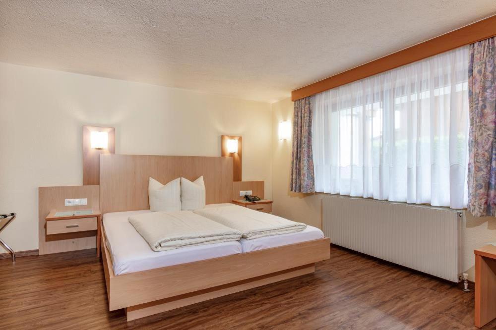 Hotel Garni Liesl Längenfeld Exterior photo